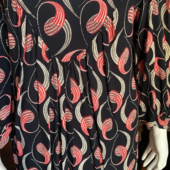 Black rayon print v neck top - Picture 4 of 6